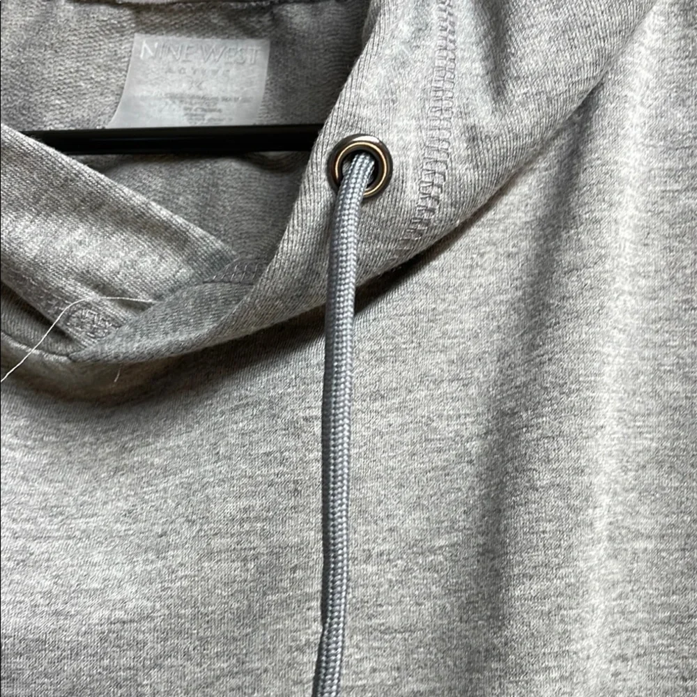 Nine West Heather Gray Short Sleeve Top Activewear top with hoodie New with Tags - Picture 7 of 9